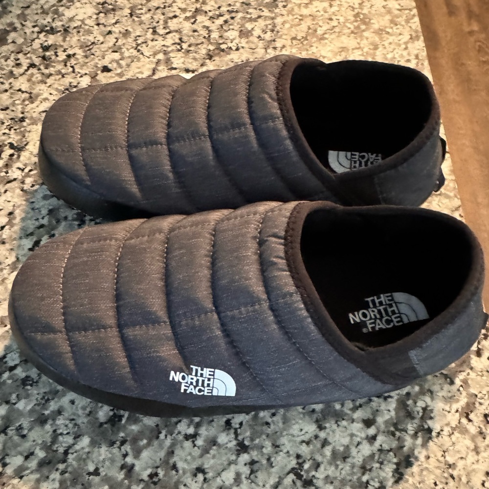 North face women’s thermoball traction mules